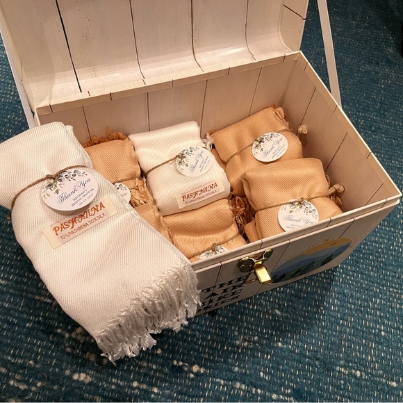 *SOLD* 12 Pashmina Silk Scarves for Favors - Picture 1 of 4